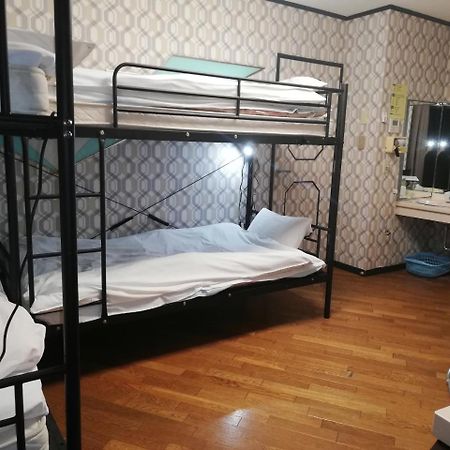 Family & Bakpak Tokyo Hostel Zewnętrze zdjęcie